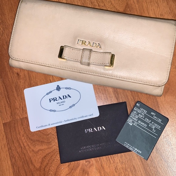 Authentic Prada Soft Calfskin Fiocco Long Wallet with Double Snaps - Picture 10 of 16